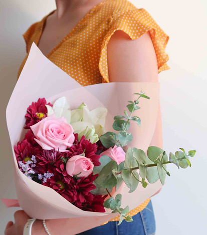 rosas y lili  - Arreglo de flores a domicilio